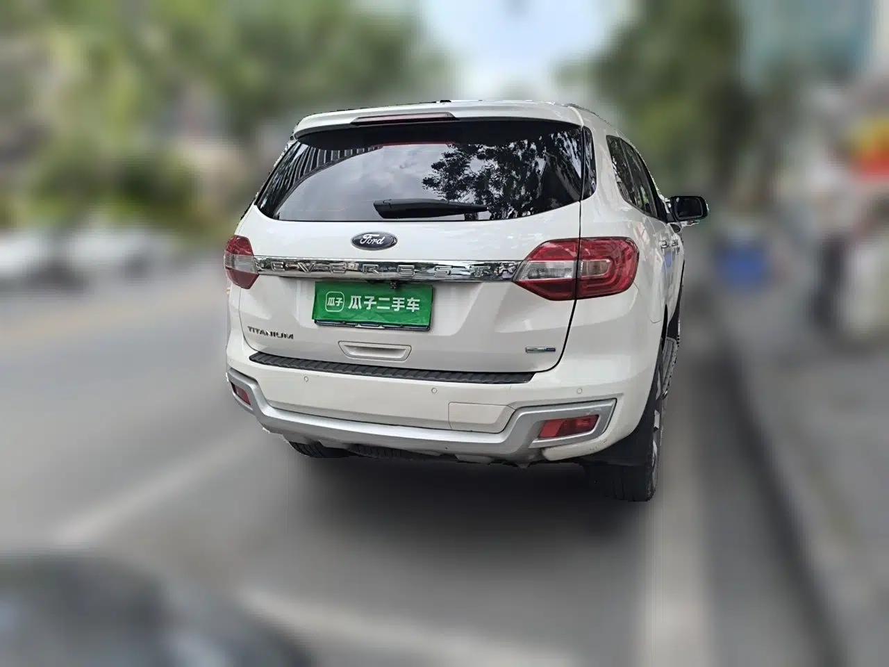 Ford Everest 2016 2.0T Gasoline Automatic 4x4 Flagship Edition — миниатюра 5