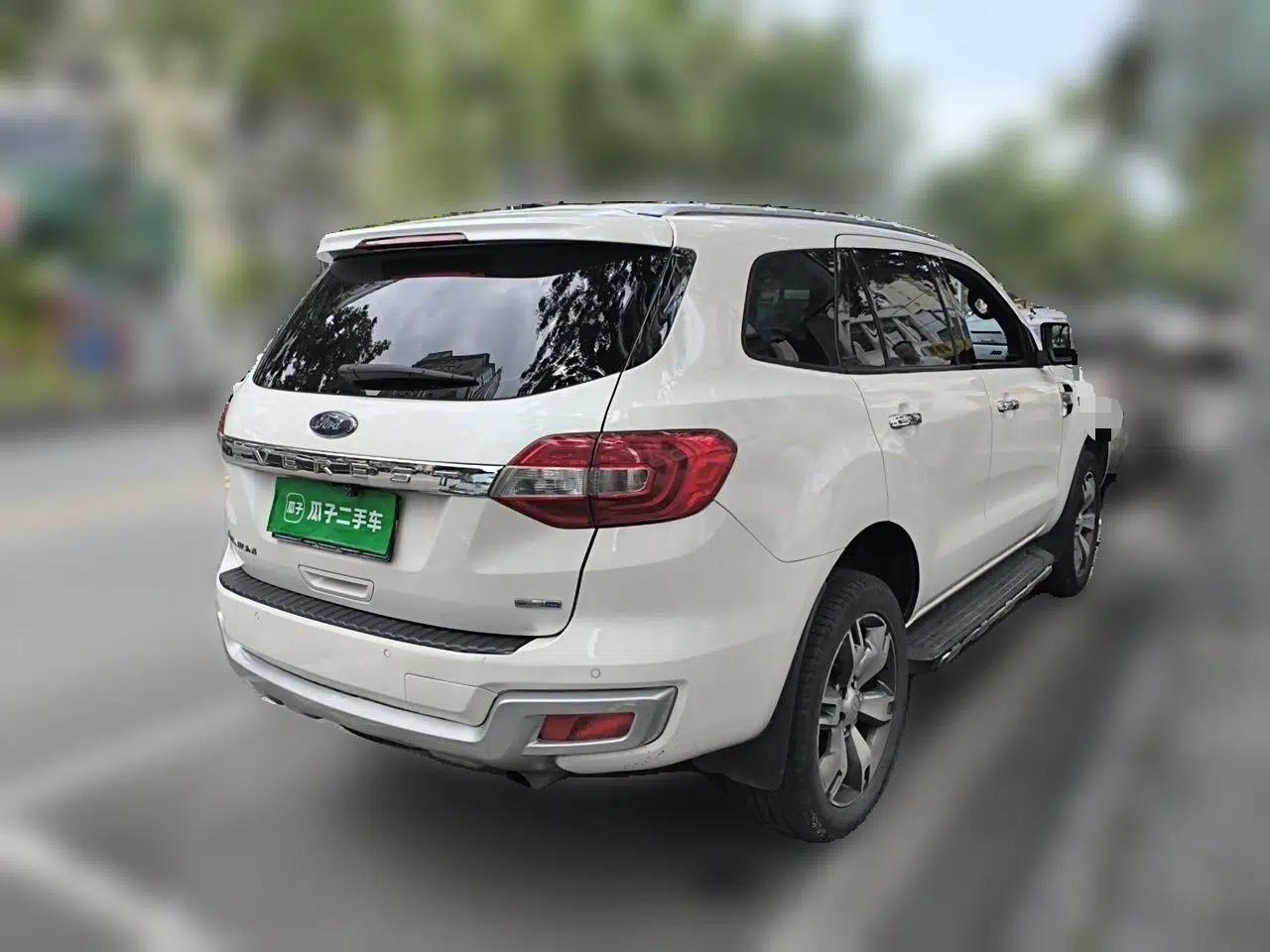 Ford Everest 2016 2.0T Gasoline Automatic 4x4 Flagship Edition — миниатюра 6