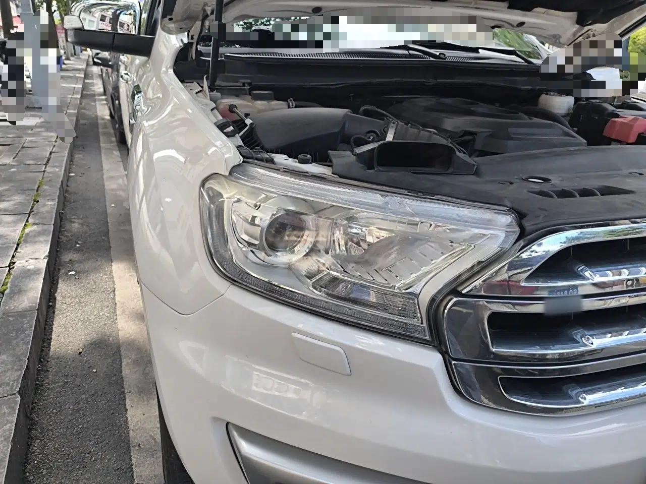 Ford Everest 2016 2.0T Gasoline Automatic 4x4 Flagship Edition — миниатюра 7