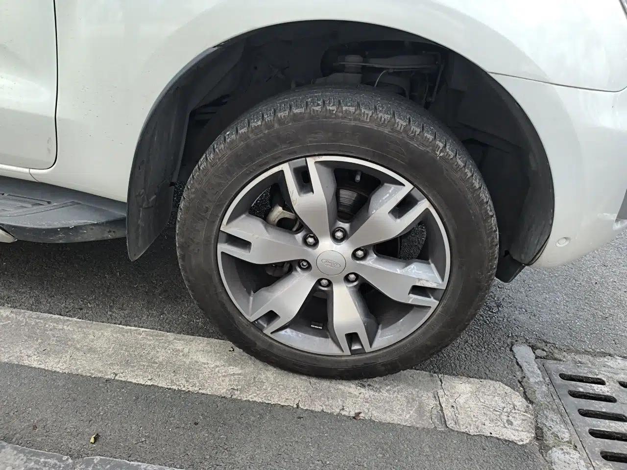 Ford Everest 2016 2.0T Gasoline Automatic 4x4 Flagship Edition — миниатюра 8
