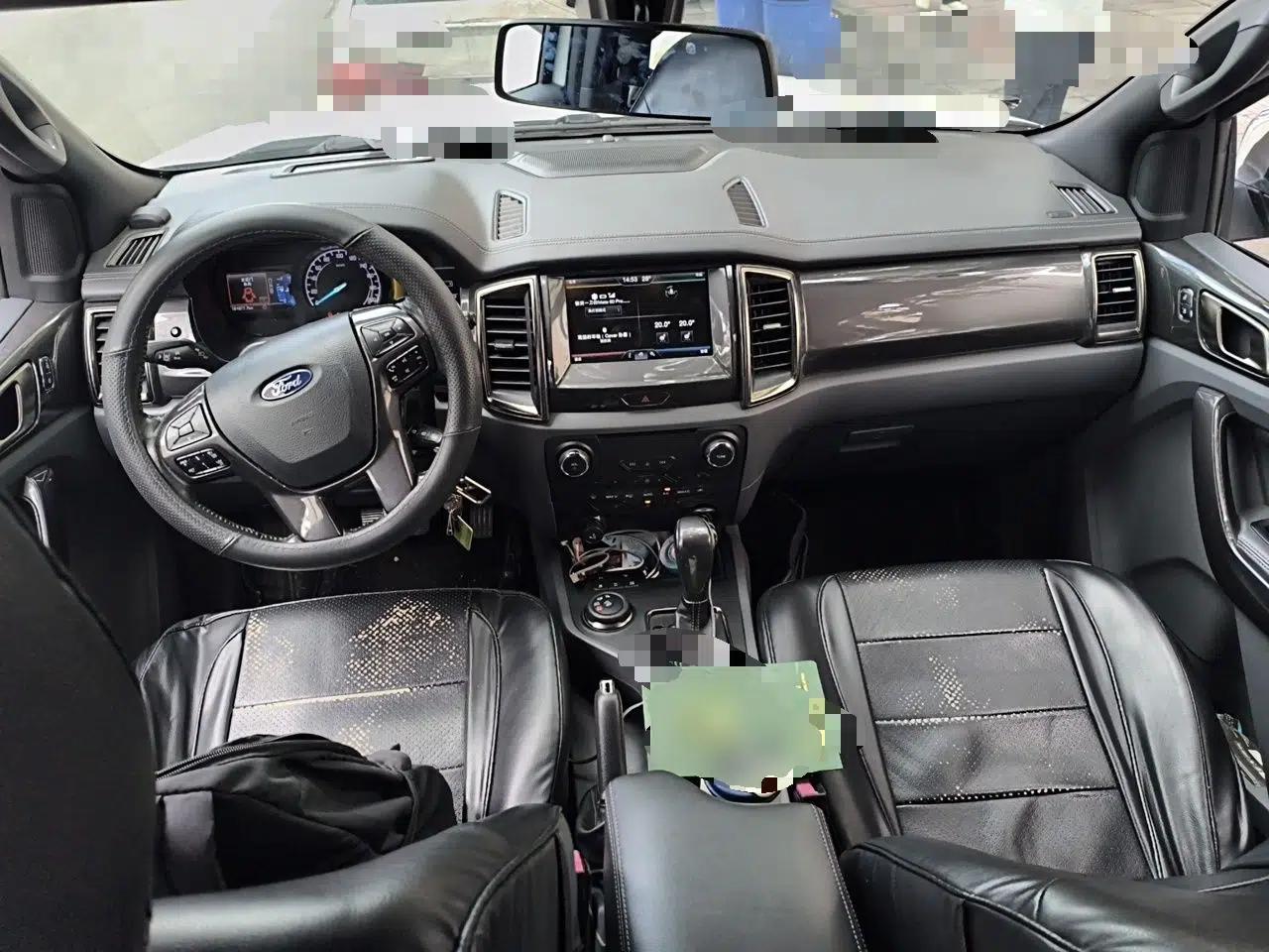 Ford Everest 2016 2.0T Gasoline Automatic 4x4 Flagship Edition — миниатюра 9