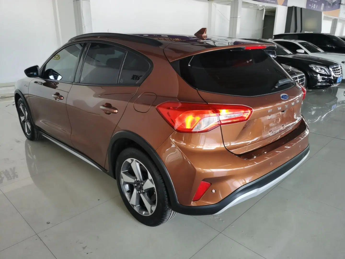 Ford Focus Active 2020 EcoBoost 180 Automatic Trendy Model — миниатюра 13