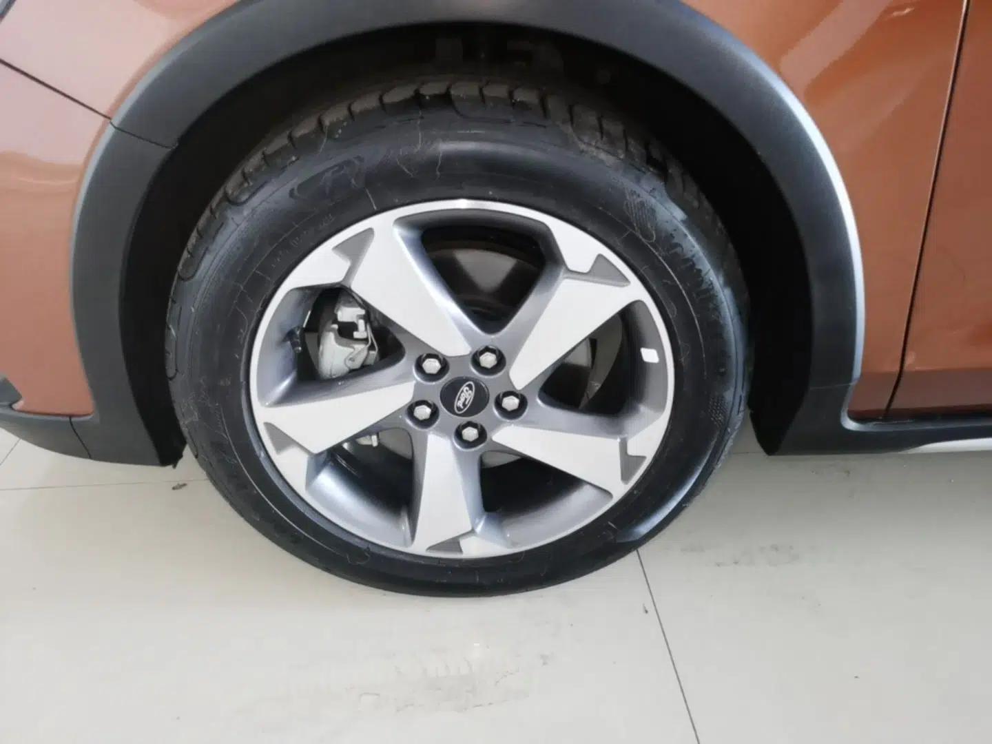 Ford Focus Active 2020 EcoBoost 180 Automatic Trendy Model — миниатюра 15