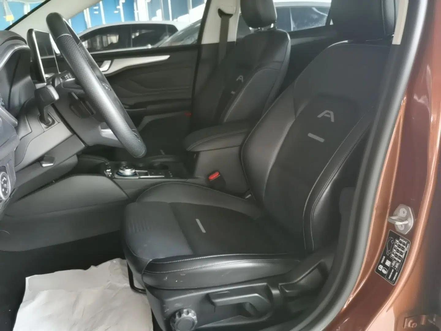 Ford Focus Active 2020 EcoBoost 180 Automatic Trendy Model — миниатюра 22