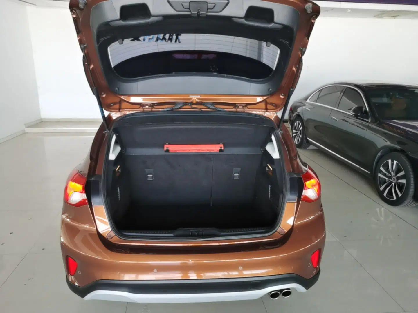 Ford Focus Active 2020 EcoBoost 180 Automatic Trendy Model — миниатюра 27