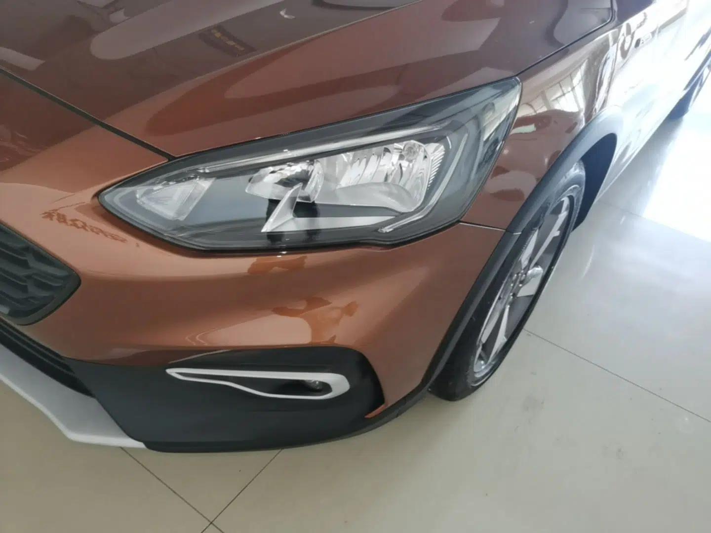 Ford Focus Active 2020 EcoBoost 180 Automatic Trendy Model — миниатюра 8