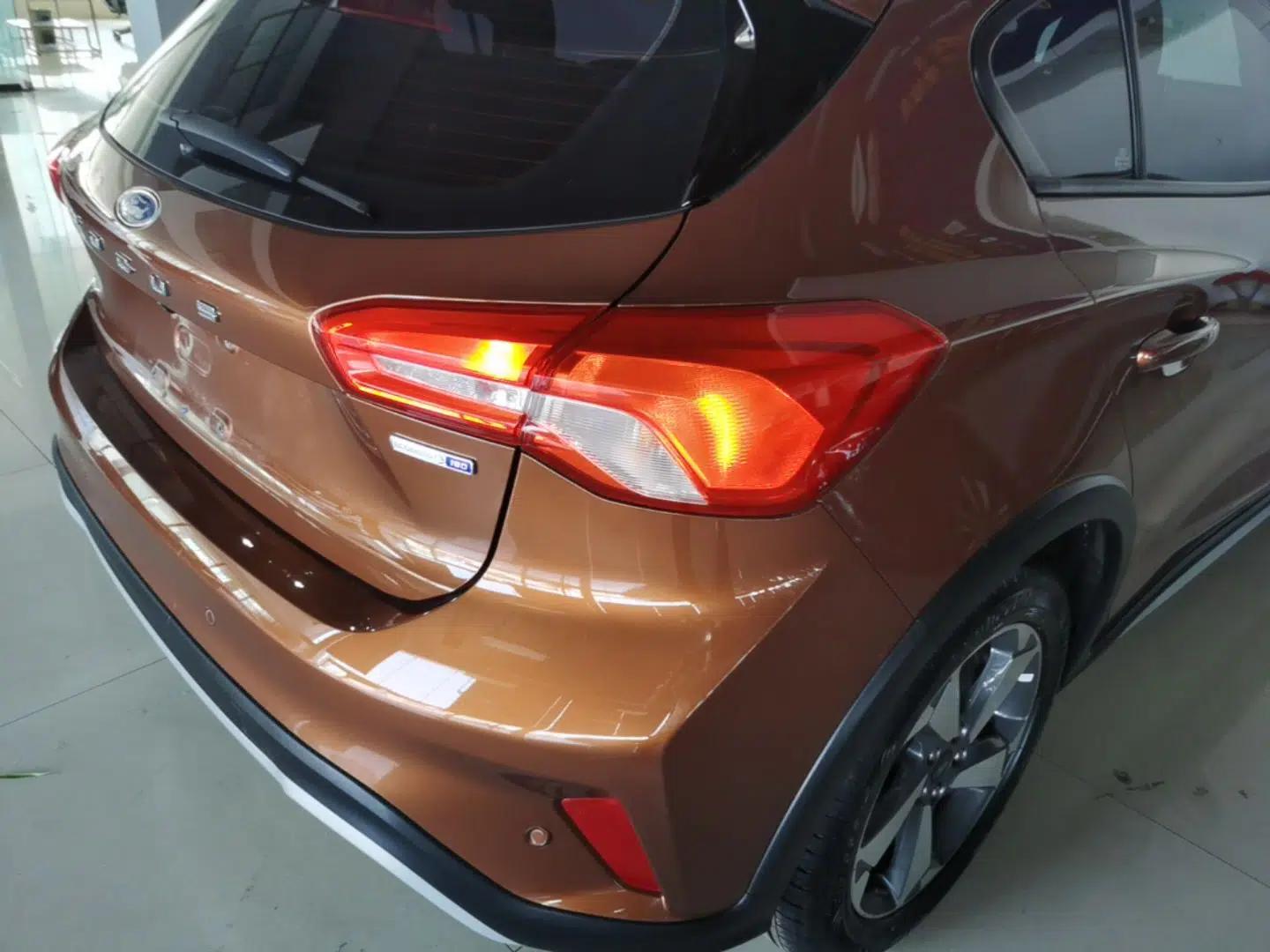 Ford Focus Active 2020 EcoBoost 180 Automatic Trendy Model — миниатюра 9