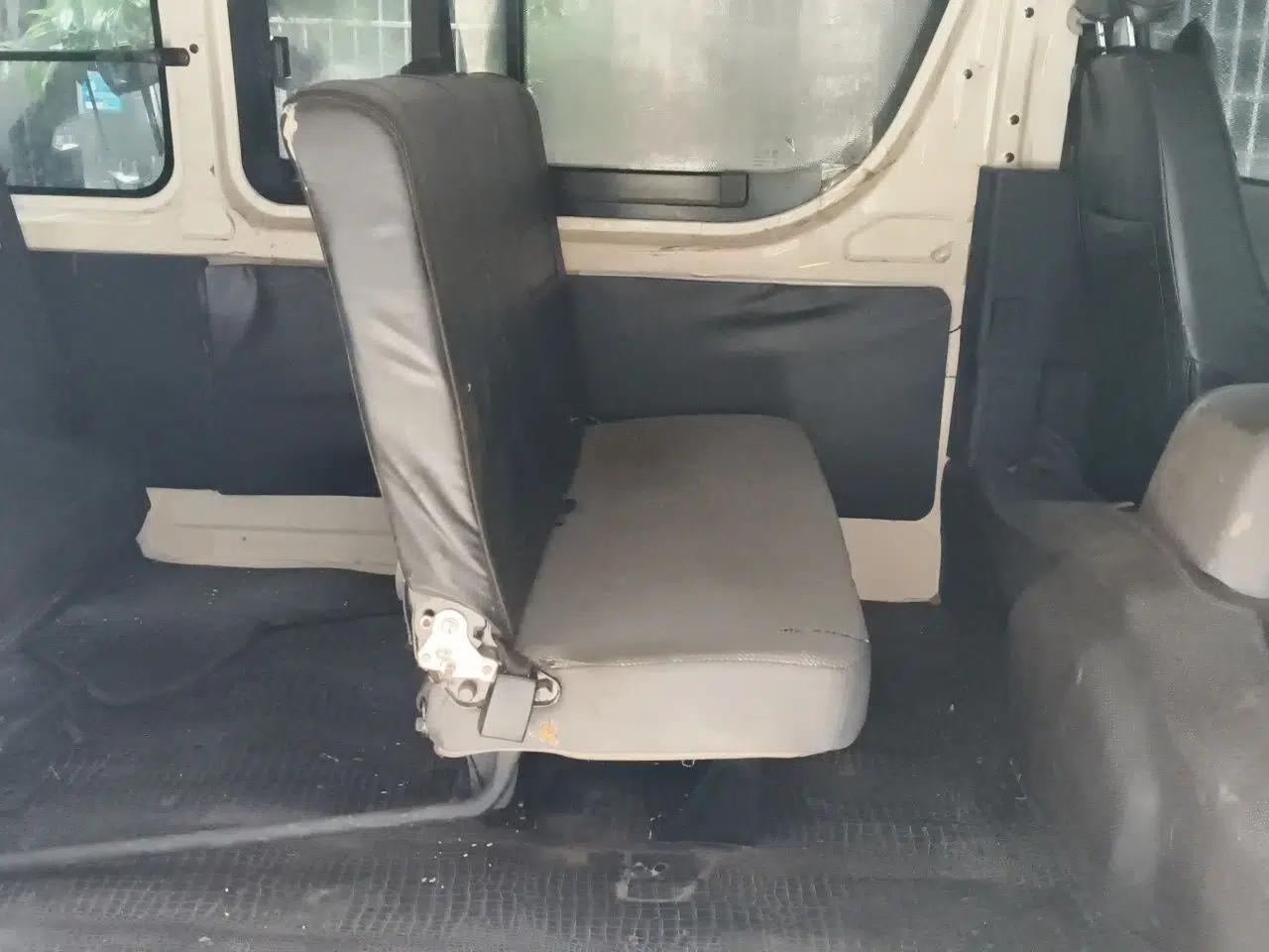 Foton Scenic G7 2017 2.0L Long-Wheelbase Commercial Van High Roof 6-Seater 4Q20M — миниатюра 17