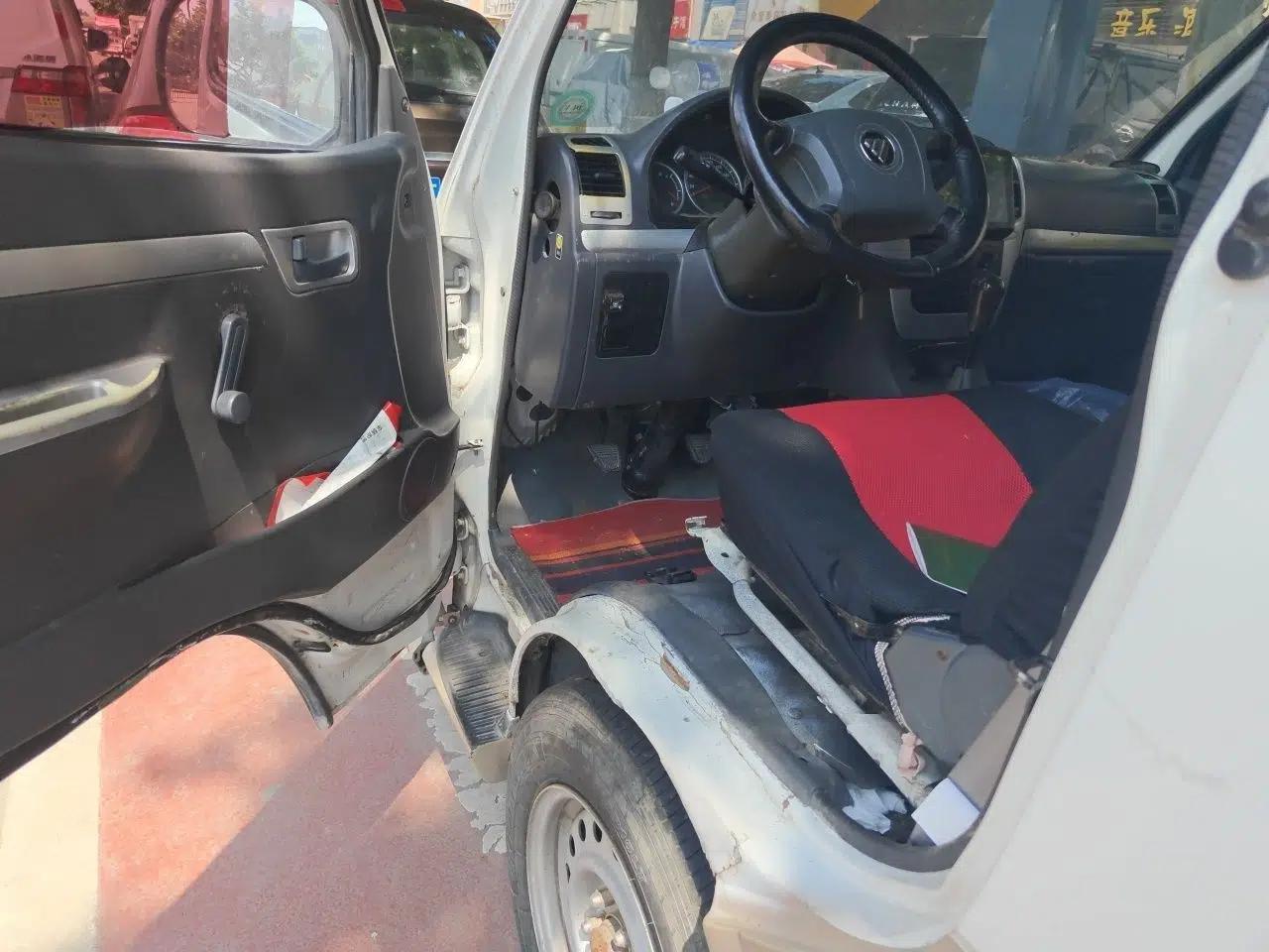 Foton Scenic 2016 2.0L Landscape Express Version Long Wheelbase Low Roof 4Q20M1 — миниатюра 16