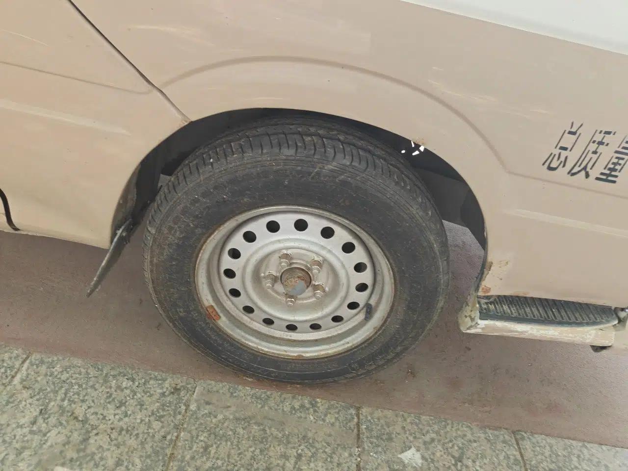 Foton Scenic 2016 2.0L Landscape Express Version Long Wheelbase Low Roof 4Q20M1 — миниатюра 8