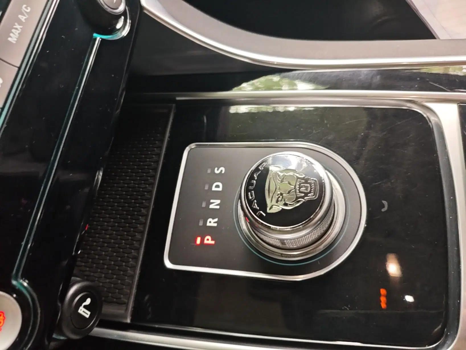 Jaguar XE 2015 2.0T 240 PS R-Sport — миниатюра 14