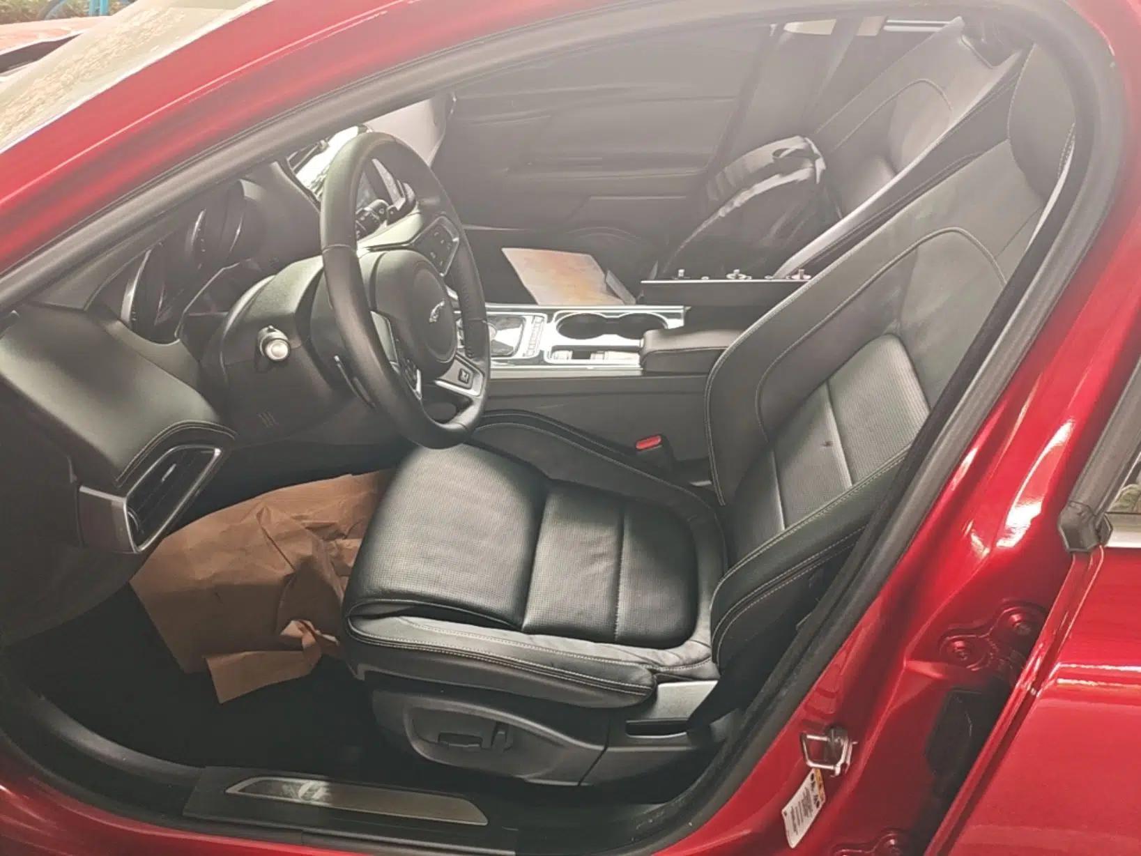 Jaguar XE 2015 2.0T 240 PS R-Sport — миниатюра 15