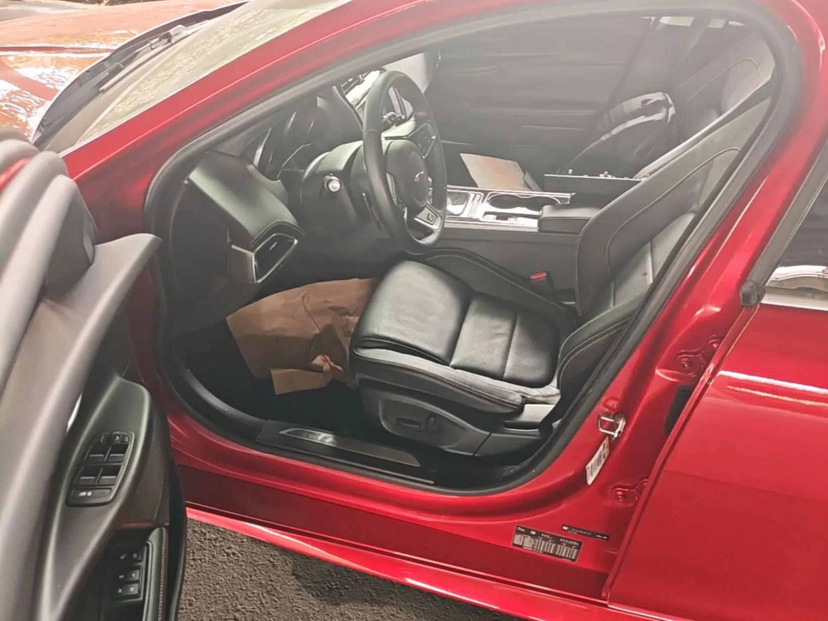 Jaguar XE 2015 2.0T 240 PS R-Sport — миниатюра 16