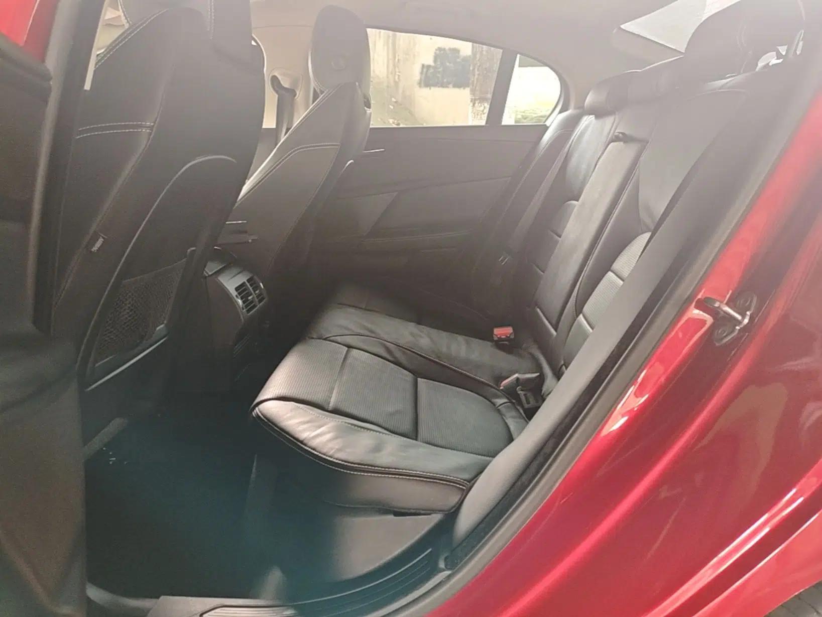 Jaguar XE 2015 2.0T 240 PS R-Sport — миниатюра 17
