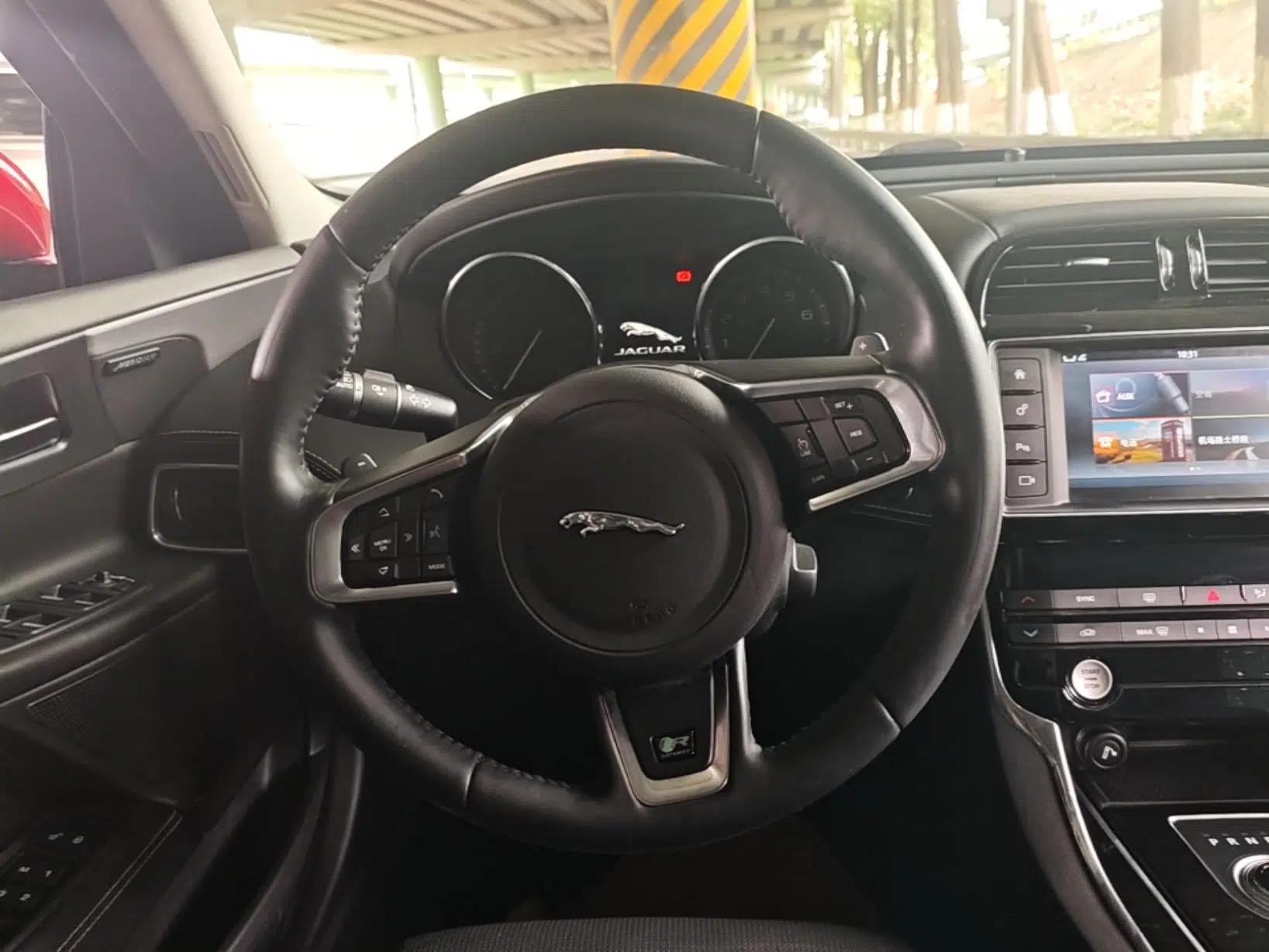Jaguar XE 2015 2.0T 240 PS R-Sport — миниатюра 10