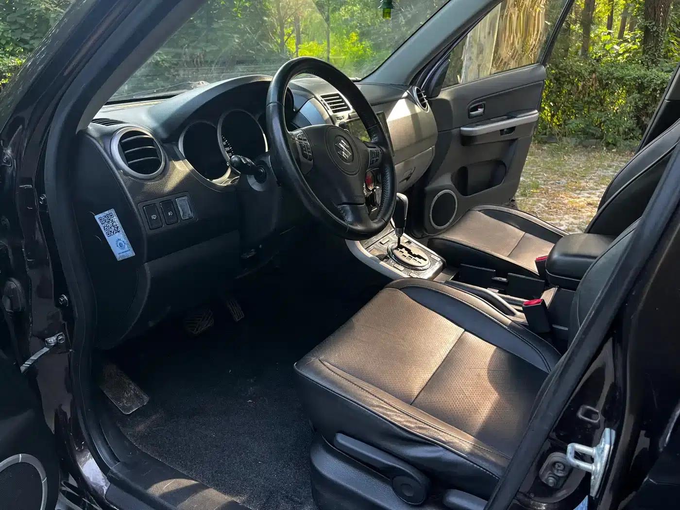 2012 Grand Vitara 2.4L AT Luxury Navigation 5-Door Edition — миниатюра 11