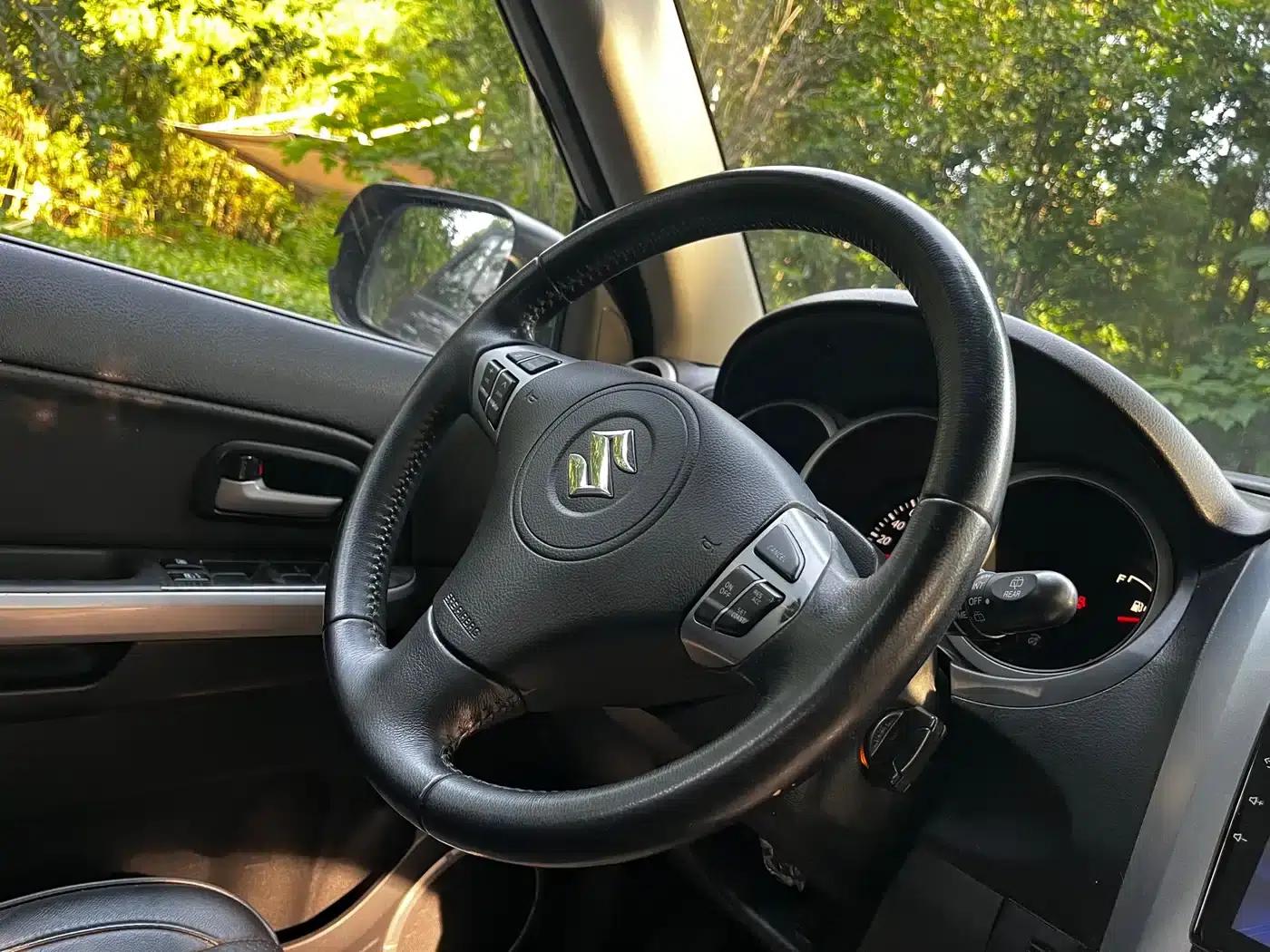 2012 Grand Vitara 2.4L AT Luxury Navigation 5-Door Edition — миниатюра 14