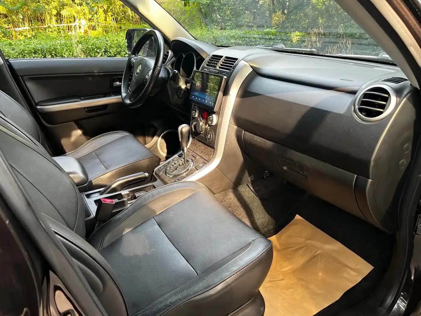 2012 Grand Vitara 2.4L AT Luxury Navigation 5-Door Edition — миниатюра 10