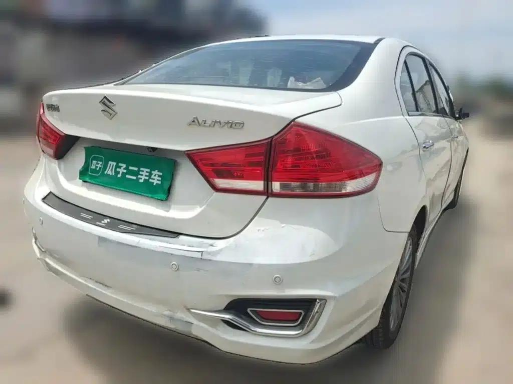 Ciaz 2015 1.6L Automatic Enjoyment Edition — миниатюра 5