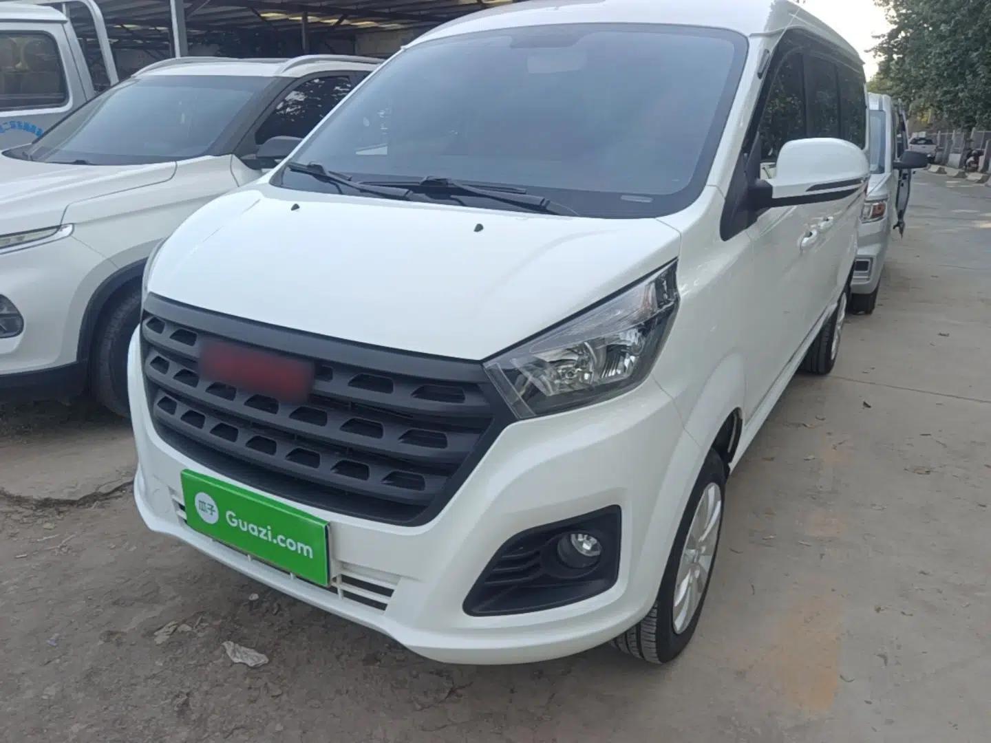 Jinbei Gold Hiace M Classic 2024 1.5L Travel Lion Passenger Van 7 Seats — миниатюра 1