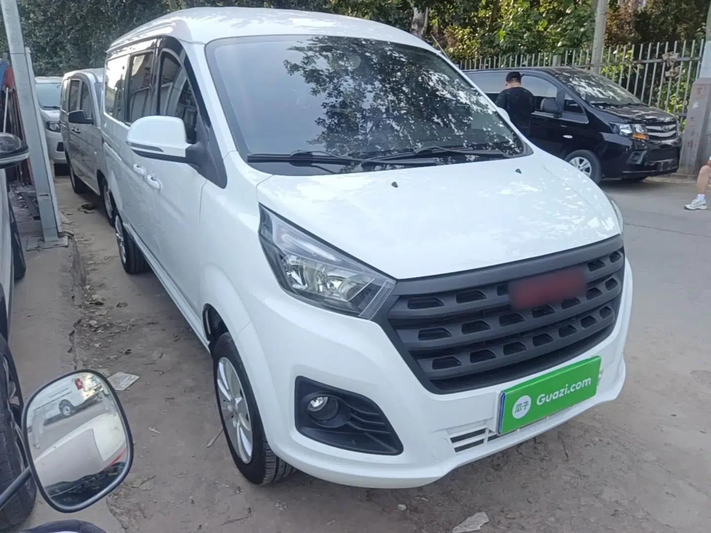 Jinbei Gold Hiace M Classic 2024 1.5L Travel Lion Passenger Van 7 Seats — миниатюра 3