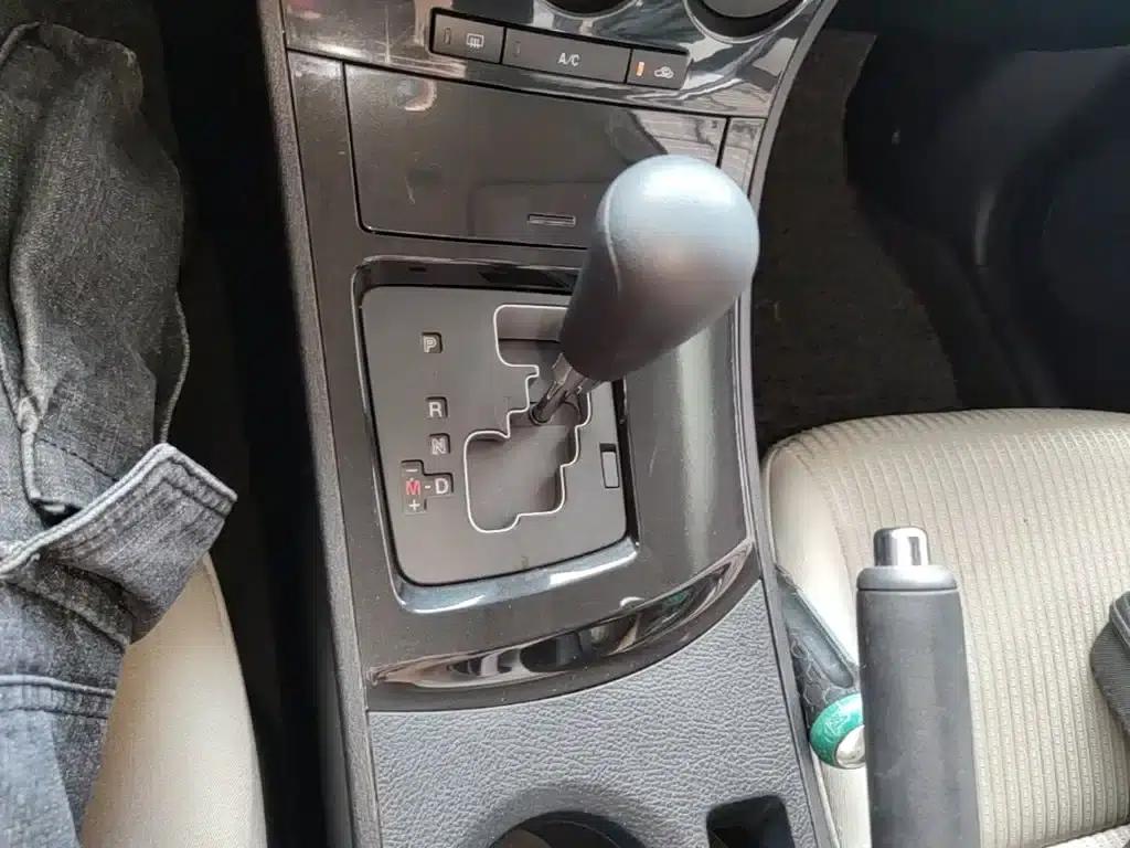 Mazda 3 Axela 2015 Sedan 1.6L Automatic Comfort Model — миниатюра 14