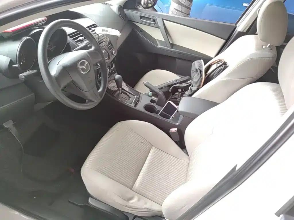 Mazda 3 Axela 2015 Sedan 1.6L Automatic Comfort Model — миниатюра 15