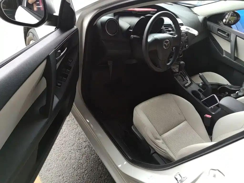 Mazda 3 Axela 2015 Sedan 1.6L Automatic Comfort Model — миниатюра 16