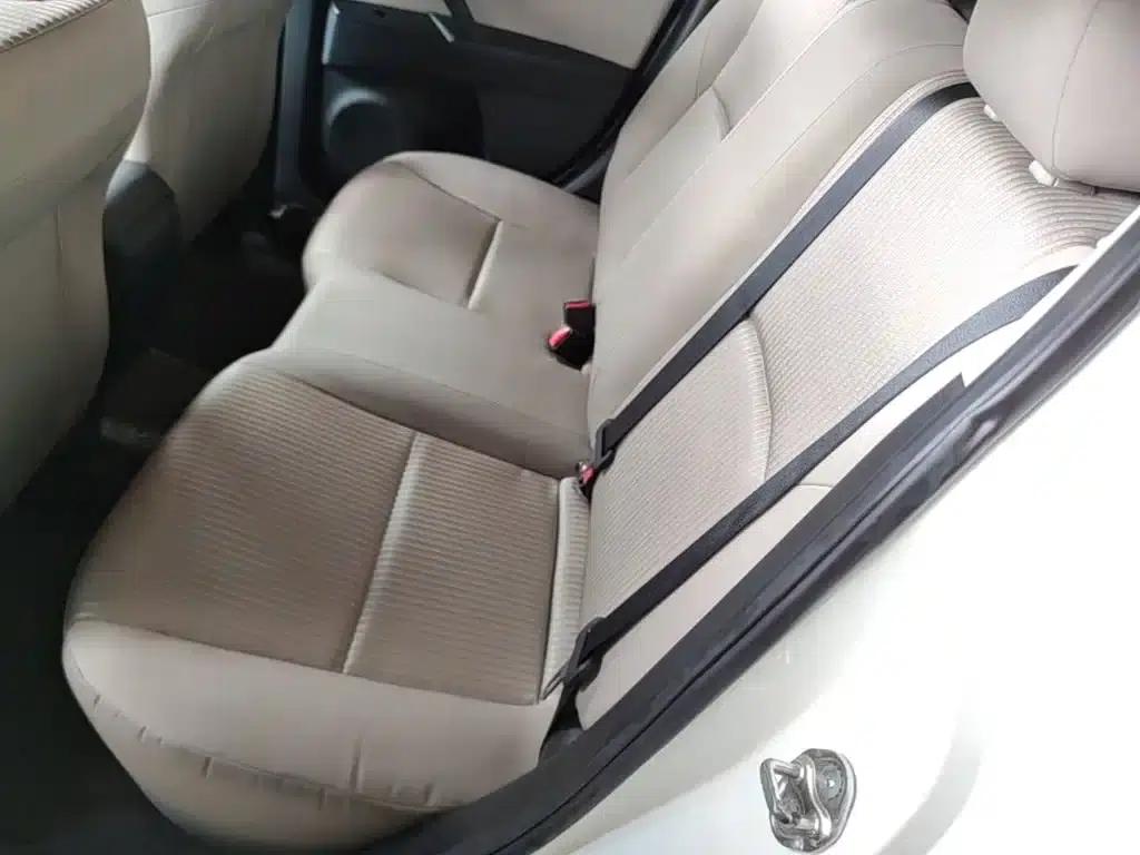 Mazda 3 Axela 2015 Sedan 1.6L Automatic Comfort Model — миниатюра 17