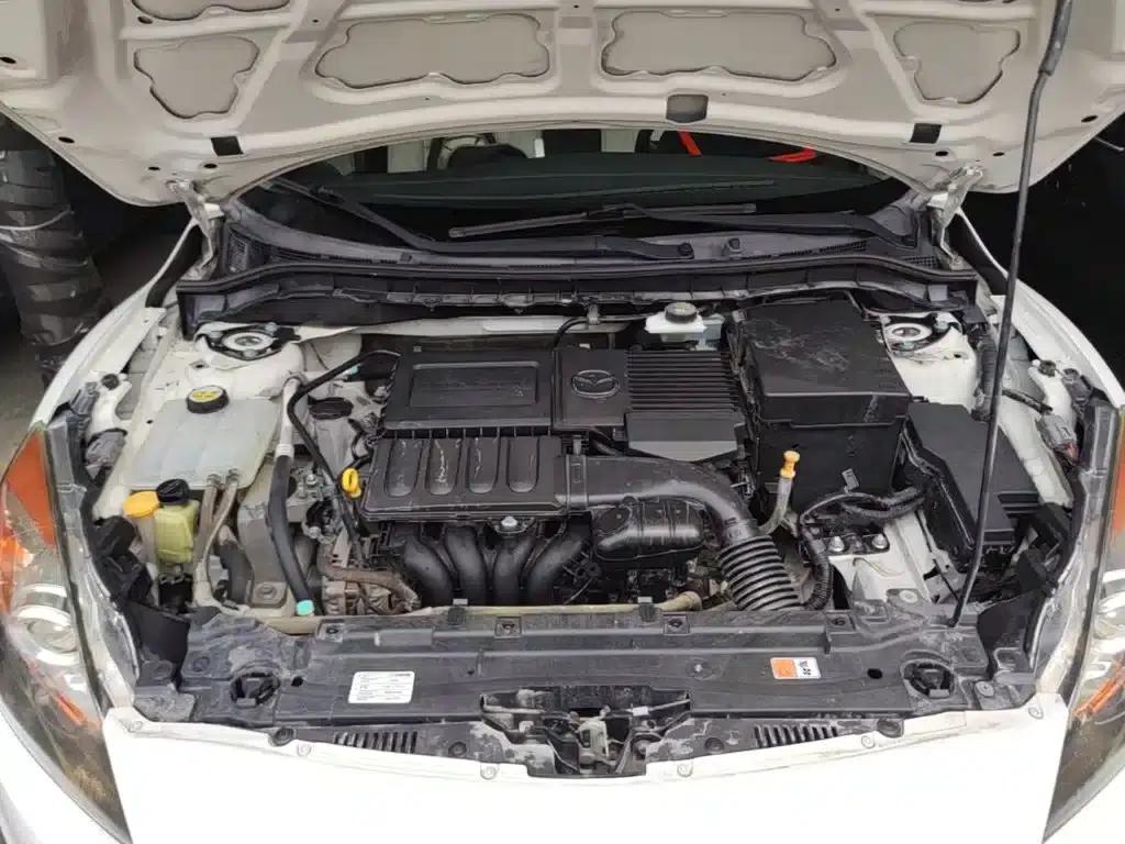 Mazda 3 Axela 2015 Sedan 1.6L Automatic Comfort Model — миниатюра 20