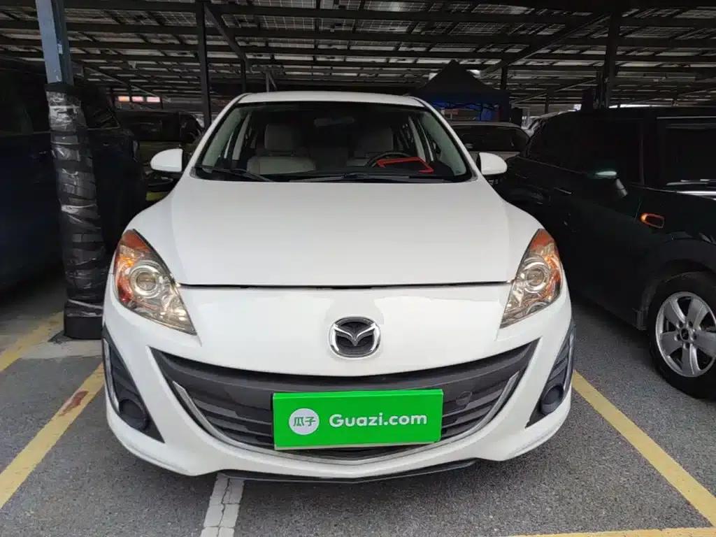 Mazda 3 Axela 2015 Sedan 1.6L Automatic Comfort Model — миниатюра 3