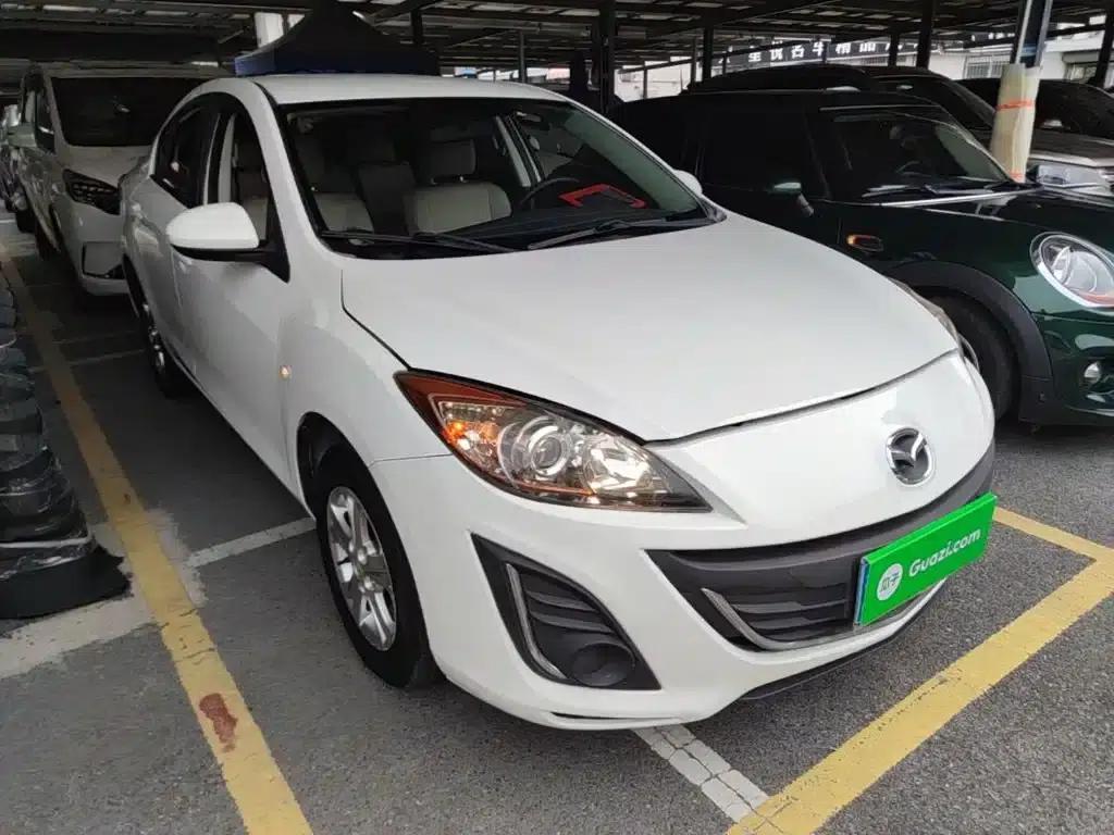 Mazda 3 Axela 2015 Sedan 1.6L Automatic Comfort Model — миниатюра 4