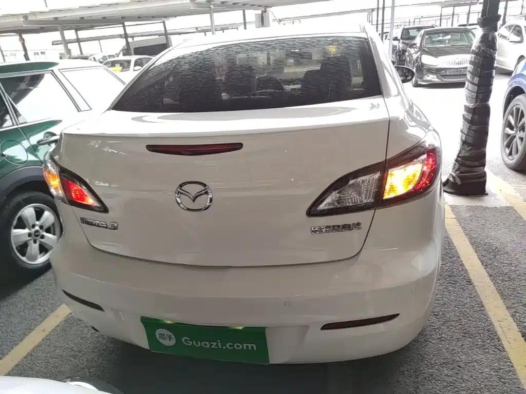 Mazda 3 Axela 2015 Sedan 1.6L Automatic Comfort Model — миниатюра 6