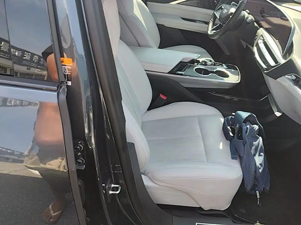 Cadillac LYRIQ 2022 Rear-Drive Long-Range Luxury Edition — миниатюра 19