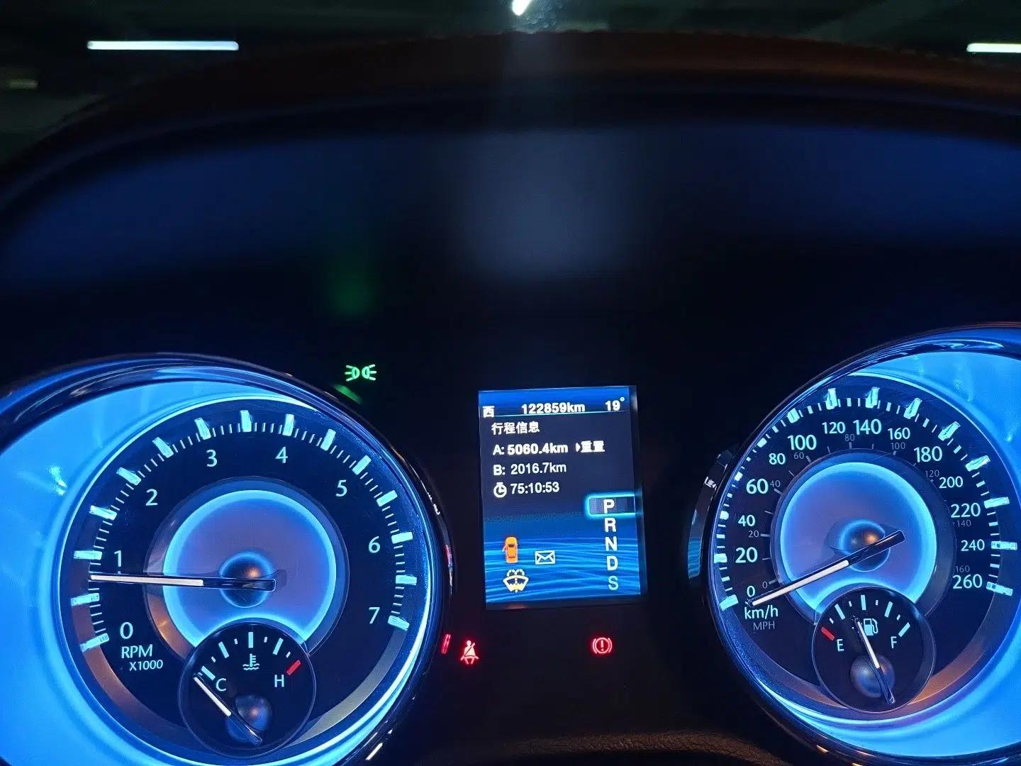 Chrysler 300C 2014 3.0L Excellence Edition — миниатюра 12