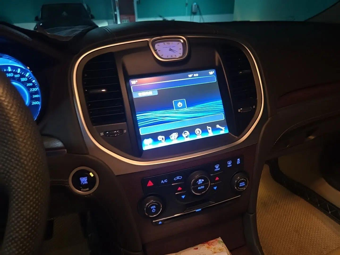 Chrysler 300C 2014 3.0L Excellence Edition — миниатюра 13