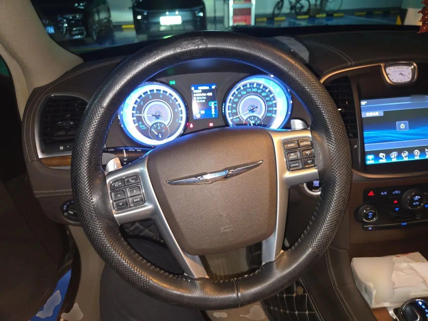 Chrysler 300C 2014 3.0L Excellence Edition — миниатюра 10
