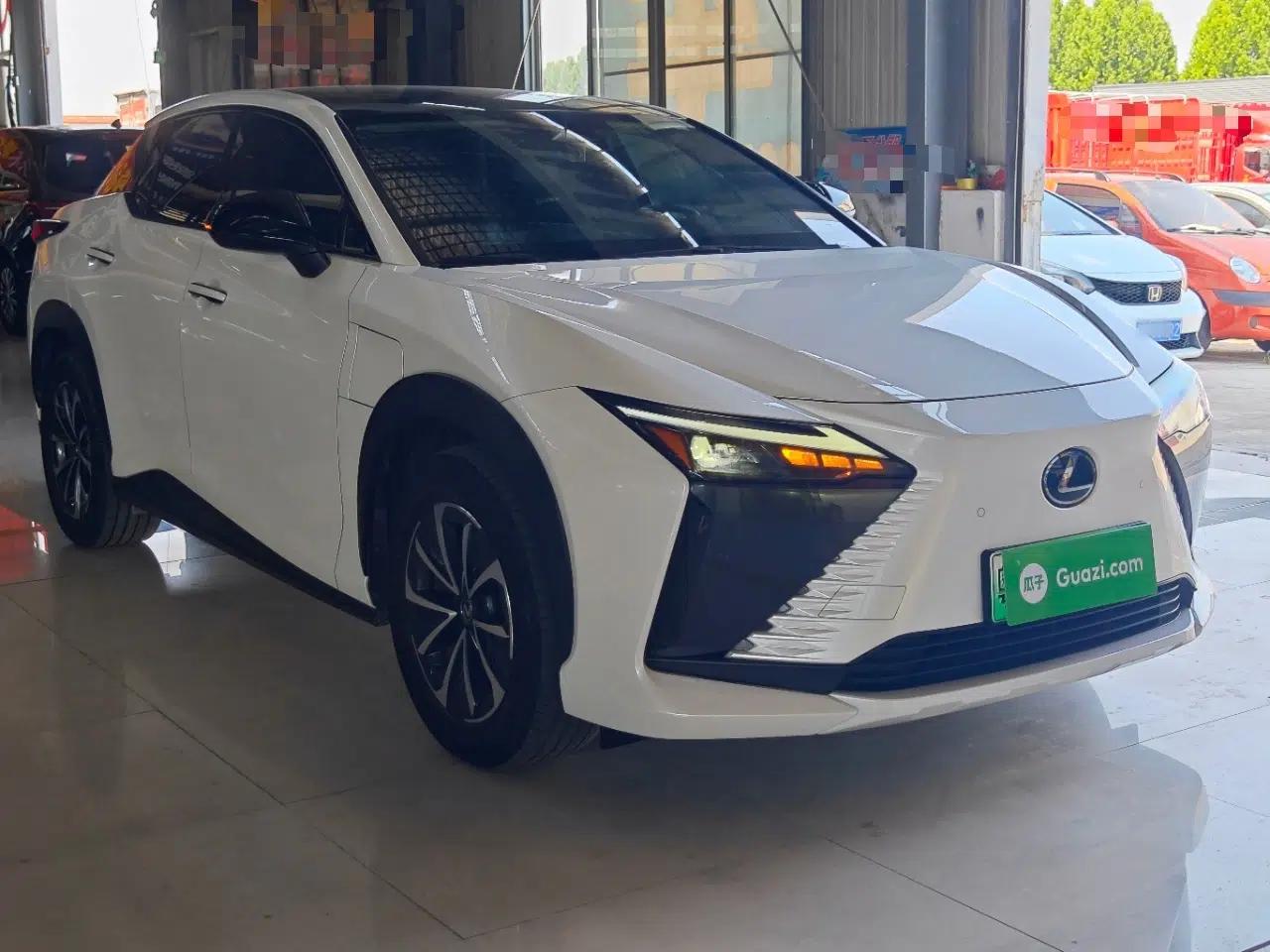 Lexus RZ 2023 450e All-Wheel Drive Luxury Edition — миниатюра 3