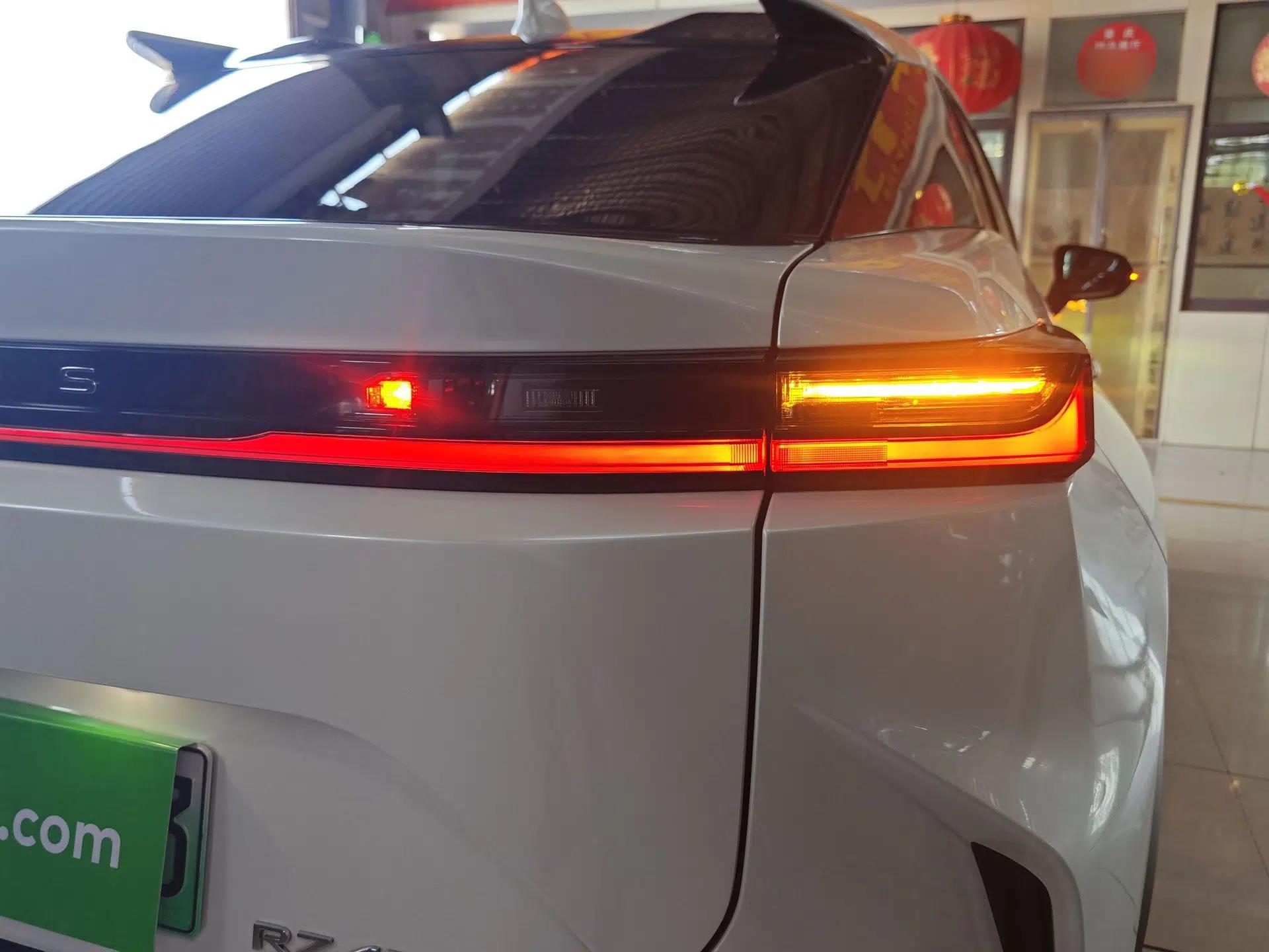 Lexus RZ 2023 450e All-Wheel Drive Luxury Edition — миниатюра 9