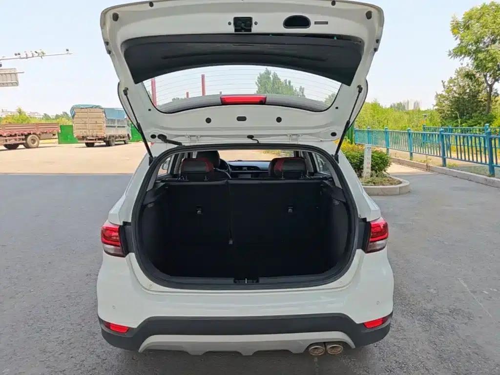 KX CROSS 2018 1.6L Automatic Sunroof Edition — миниатюра 19