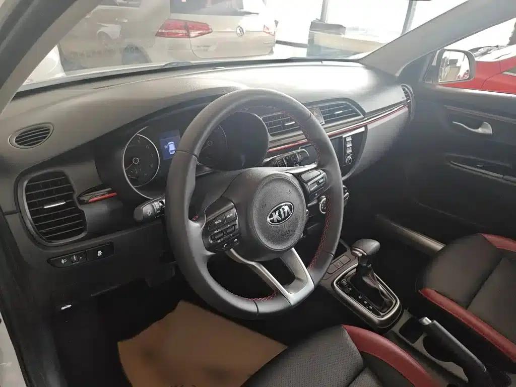 KX CROSS 2018 1.6L Automatic Sunroof Edition — миниатюра 11