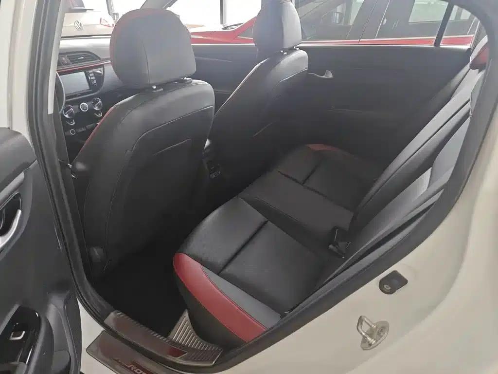 KX CROSS 2018 1.6L Automatic Sunroof Edition — миниатюра 12