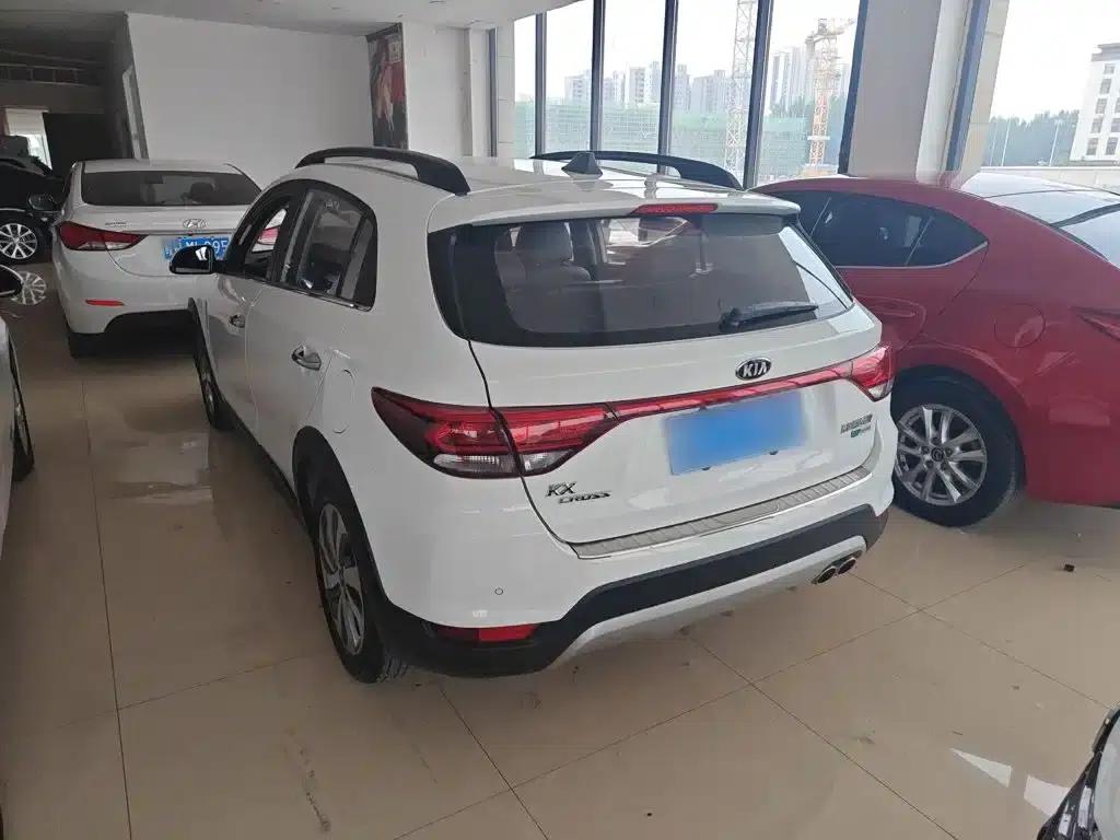 KX CROSS 2018 1.6L Automatic Sunroof Edition — миниатюра 8
