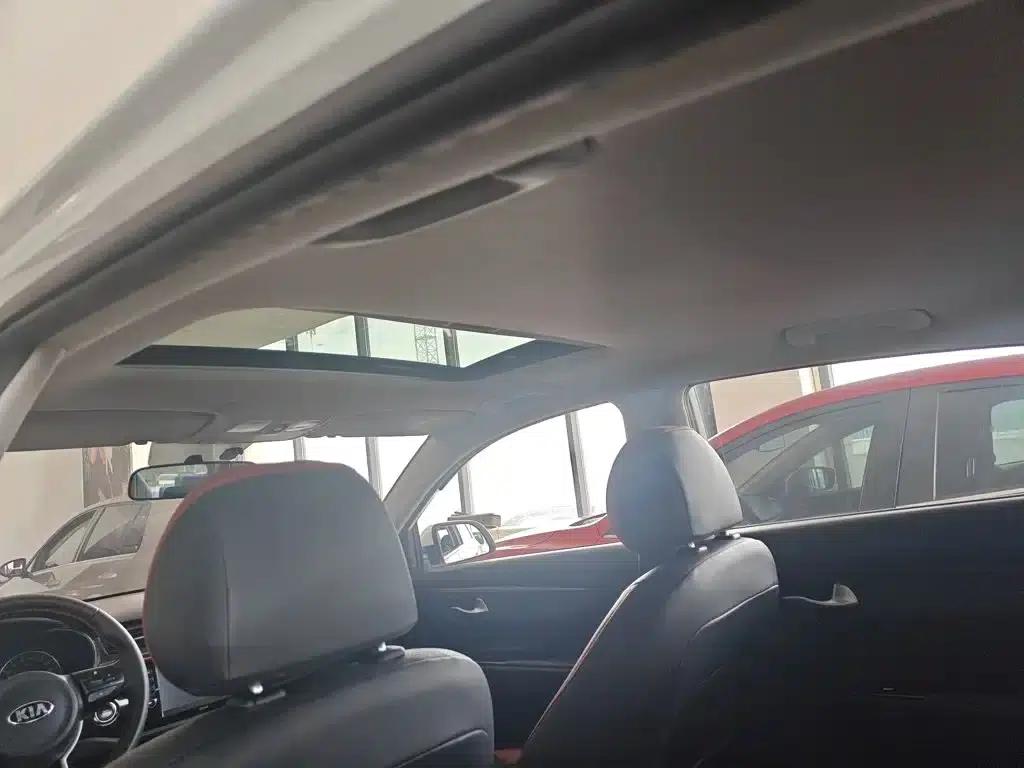 KX CROSS 2018 1.6L Automatic Sunroof Edition — миниатюра 9