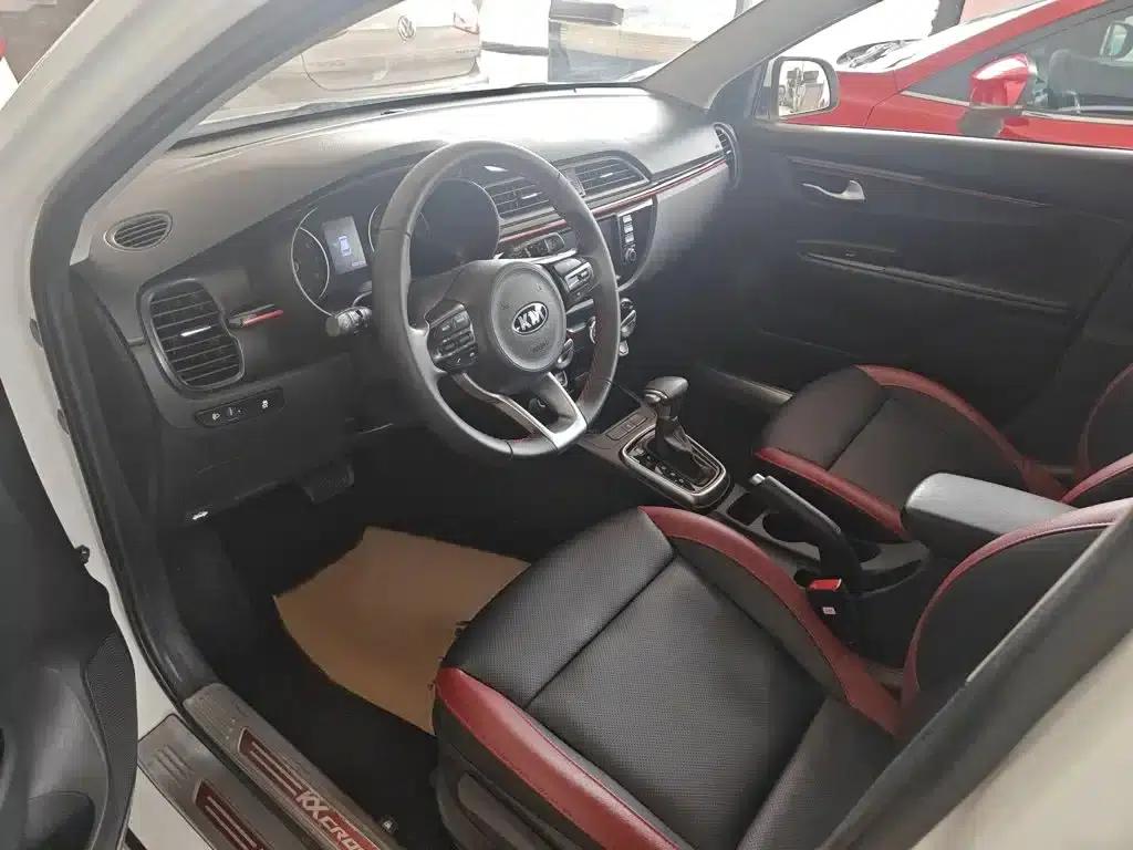 KX CROSS 2018 1.6L Automatic Sunroof Edition — миниатюра 10