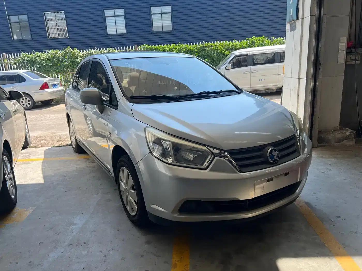 Venucia D50 2013 1.6L Manual Fashion Edition — миниатюра 2