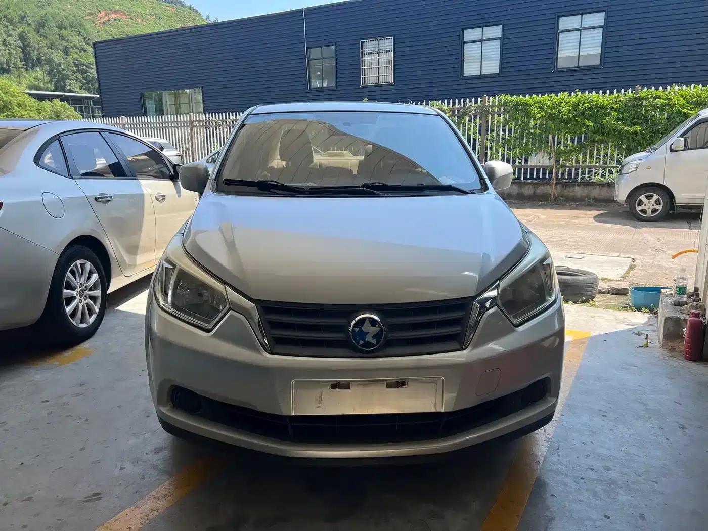 Venucia D50 2013 1.6L Manual Fashion Edition — миниатюра 3