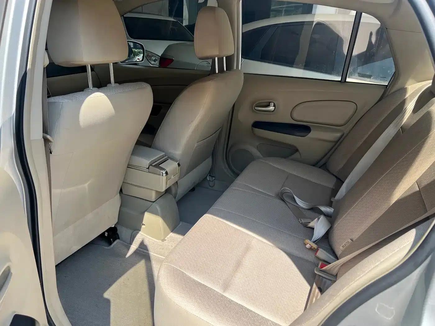 Venucia D50 2013 1.6L Manual Fashion Edition — миниатюра 6