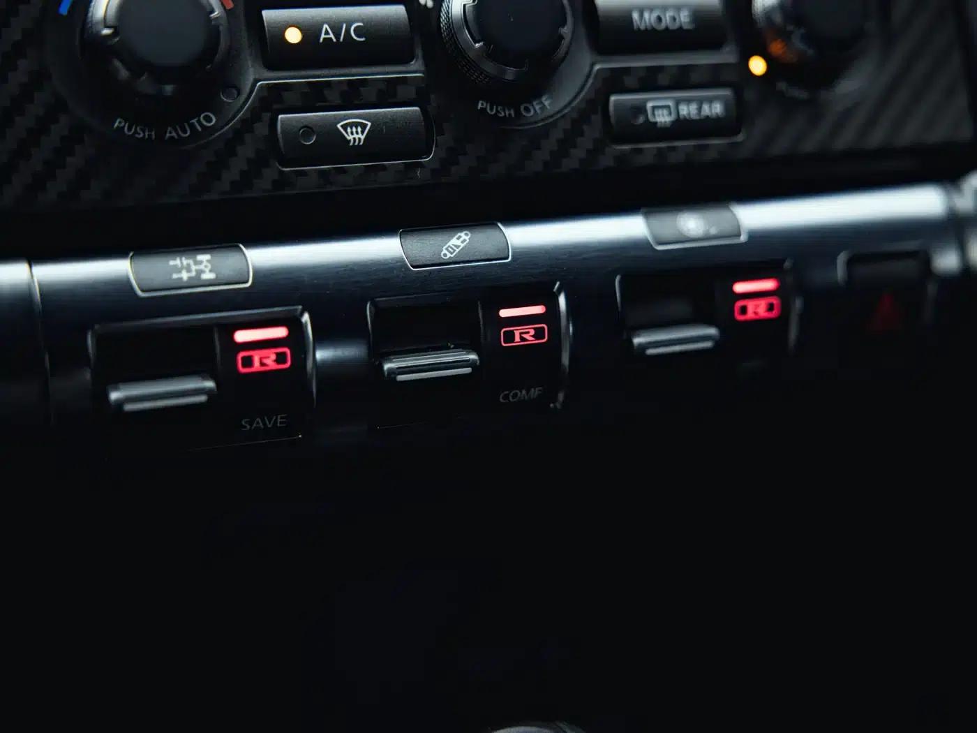 2012 Nissan GT-R 3.8T Premium Edition — миниатюра 21