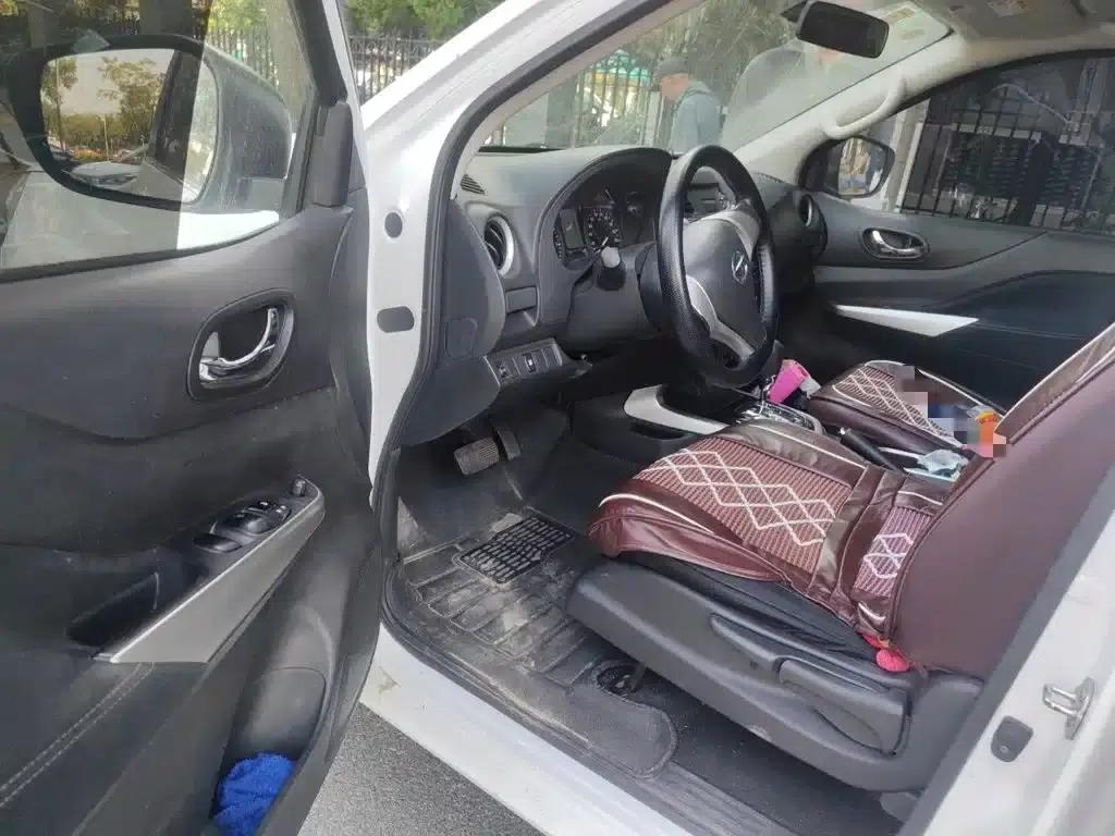 2017 Navara 2.5L Automatic 2WD Luxury Edition QR25 — миниатюра 14